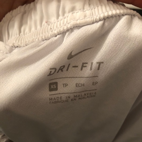 New Nike white shorts - comfortable and breathable - Picture 5 of 5